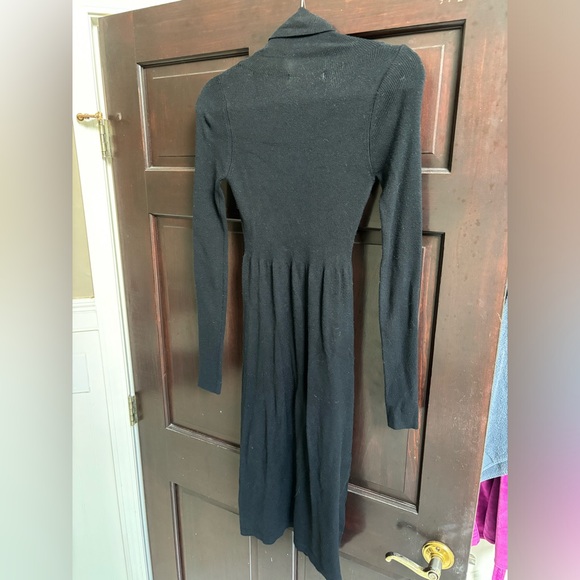 True black crazy flattering fitted (more ribbing on top) dress - Picture 4 of 4